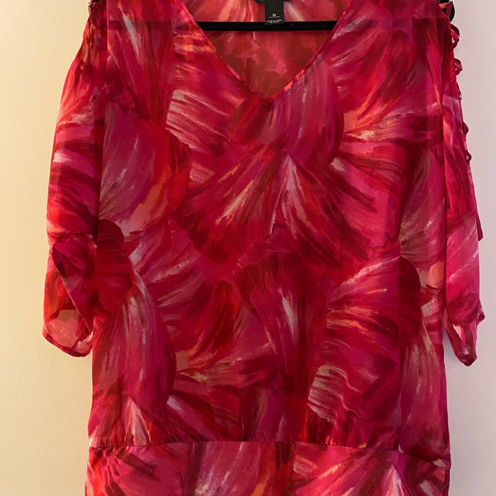 White House black market Sexy and tasteful blouse